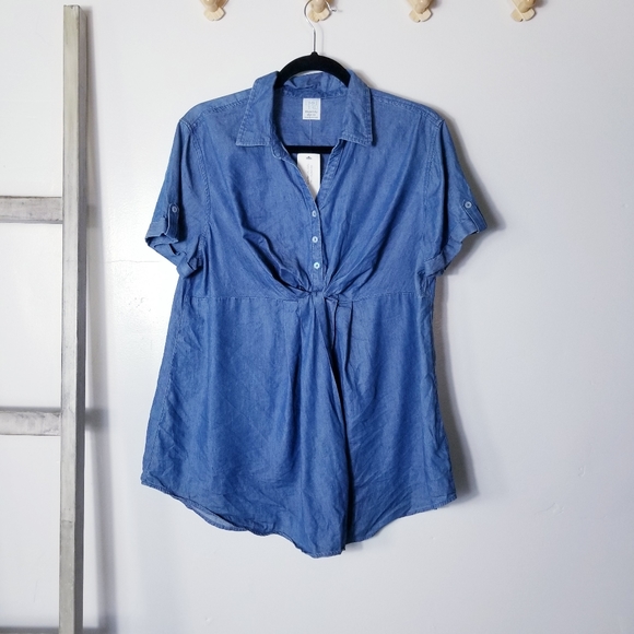 NEW TIME AND TRU SHINY TWISTED WOVEN JEAN MATERNITY BLOUSE SIZE MEDIUM - Picture 1 of 11